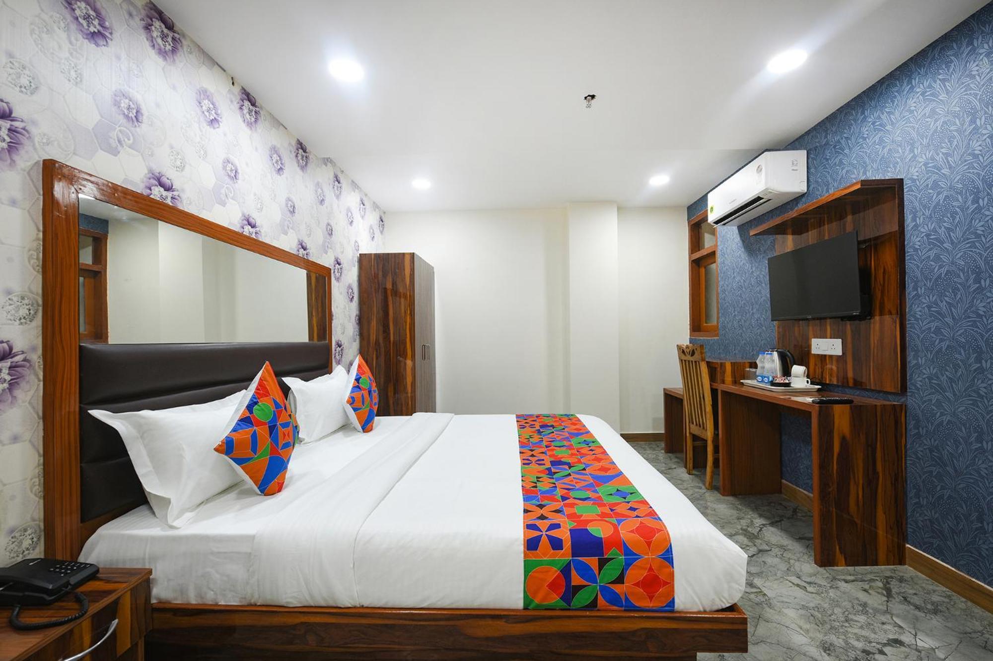 Fabhotel Mona Continental - Nr Laxmi Nagar It Hub New Delhi Buitenkant foto