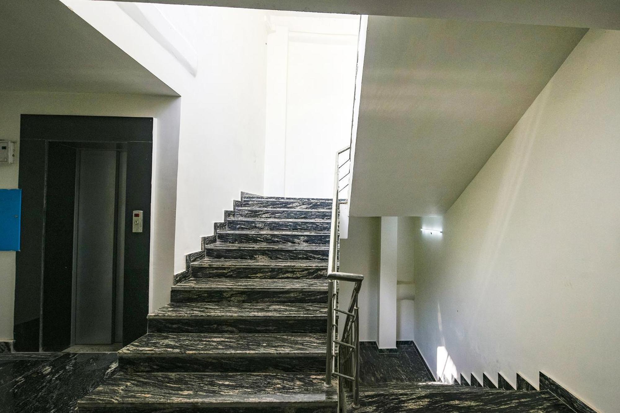 Fabhotel Mona Continental - Nr Laxmi Nagar It Hub New Delhi Buitenkant foto