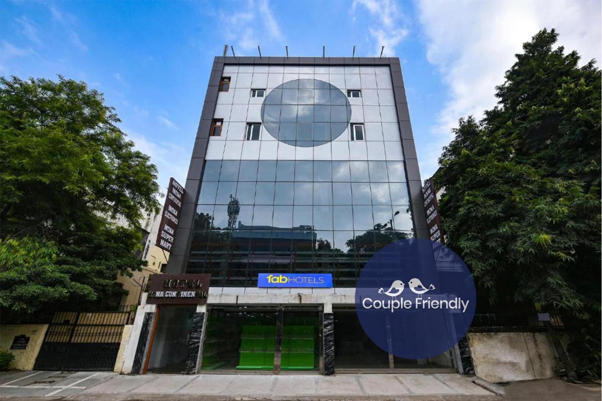 Fabhotel Mona Continental - Nr Laxmi Nagar It Hub New Delhi Buitenkant foto